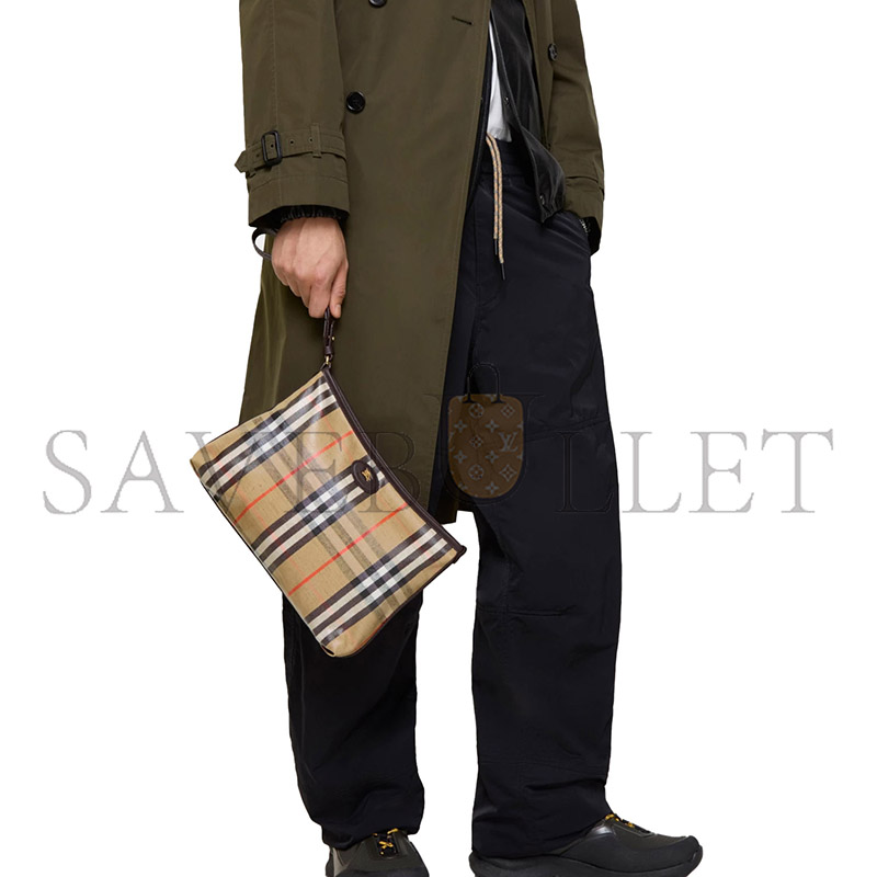 BURBERRY HIGHLANDS POUCH 81207211 (31*20*8cm) BURBERRY HIGHLANDS POUCH 81207211 (31*20*8cm)